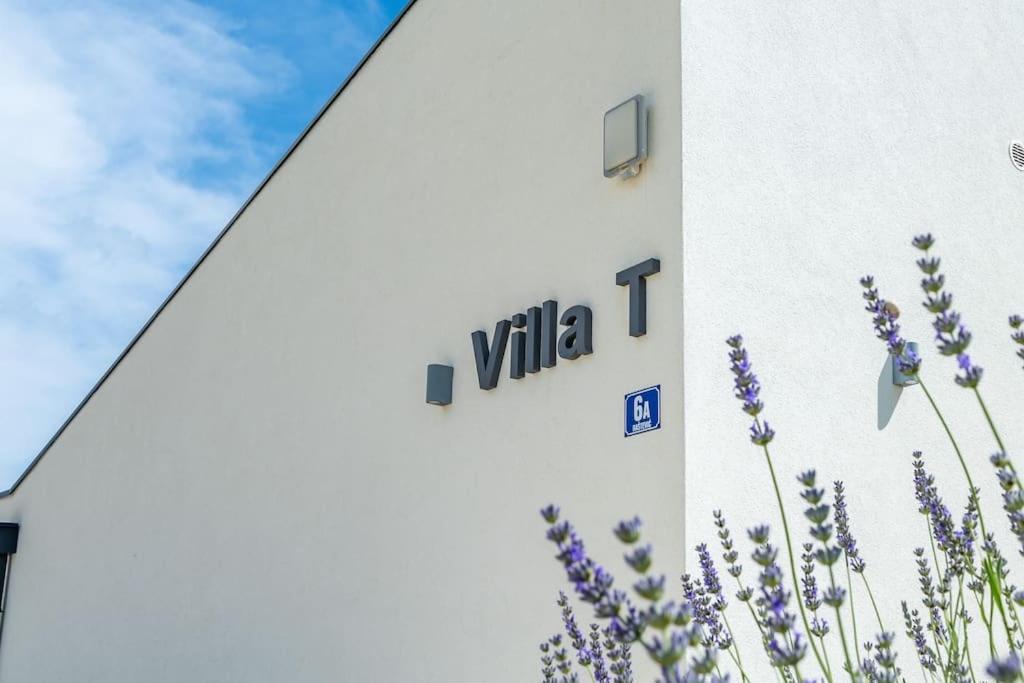 Villa T, Spacious With Heated Pool, Hot Tub & Sauna Rastevic Dış mekan fotoğraf