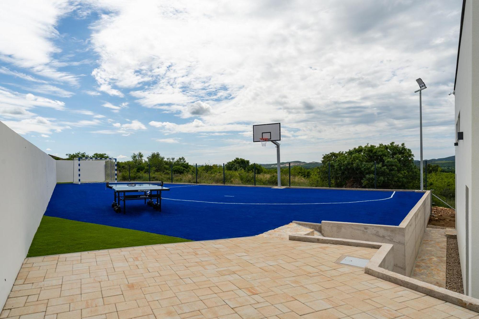 Villa T, Spacious With Heated Pool, Hot Tub & Sauna Rastevic Dış mekan fotoğraf